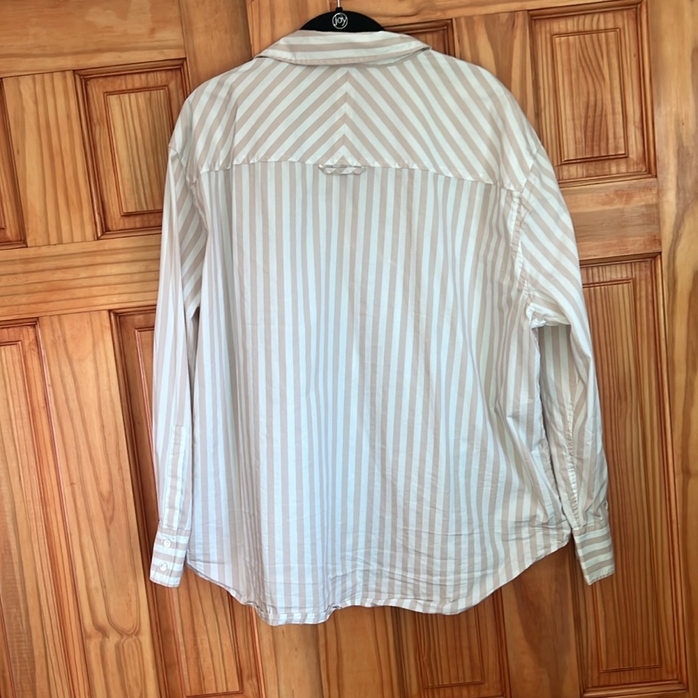 AYR button up - Picture 2 of 4